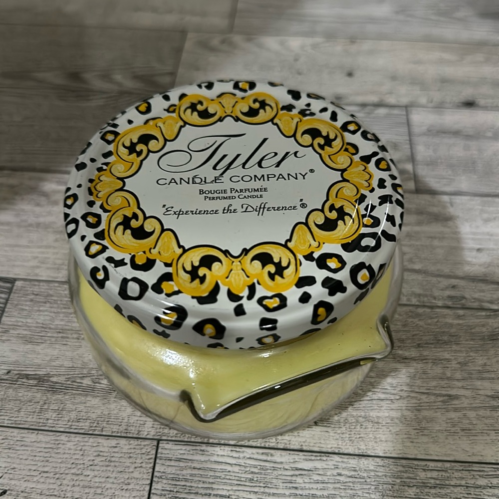 TYLER CANDLE COMPANY 11oz. BOUGIE PARFUMEE Perfumed CANDLE wisteria lane scent